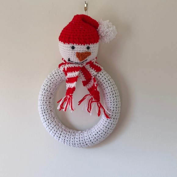 Handmade Crochet Snowman Wreath White Red - Picture 2 of 9